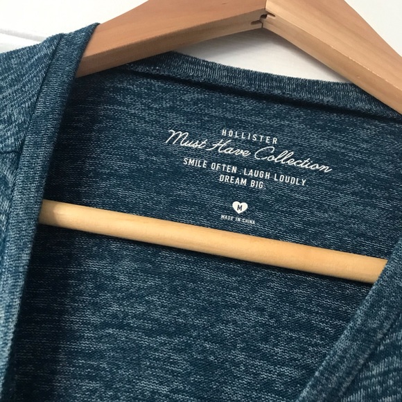 Hollister Long Sleeve - Picture 2 of 4